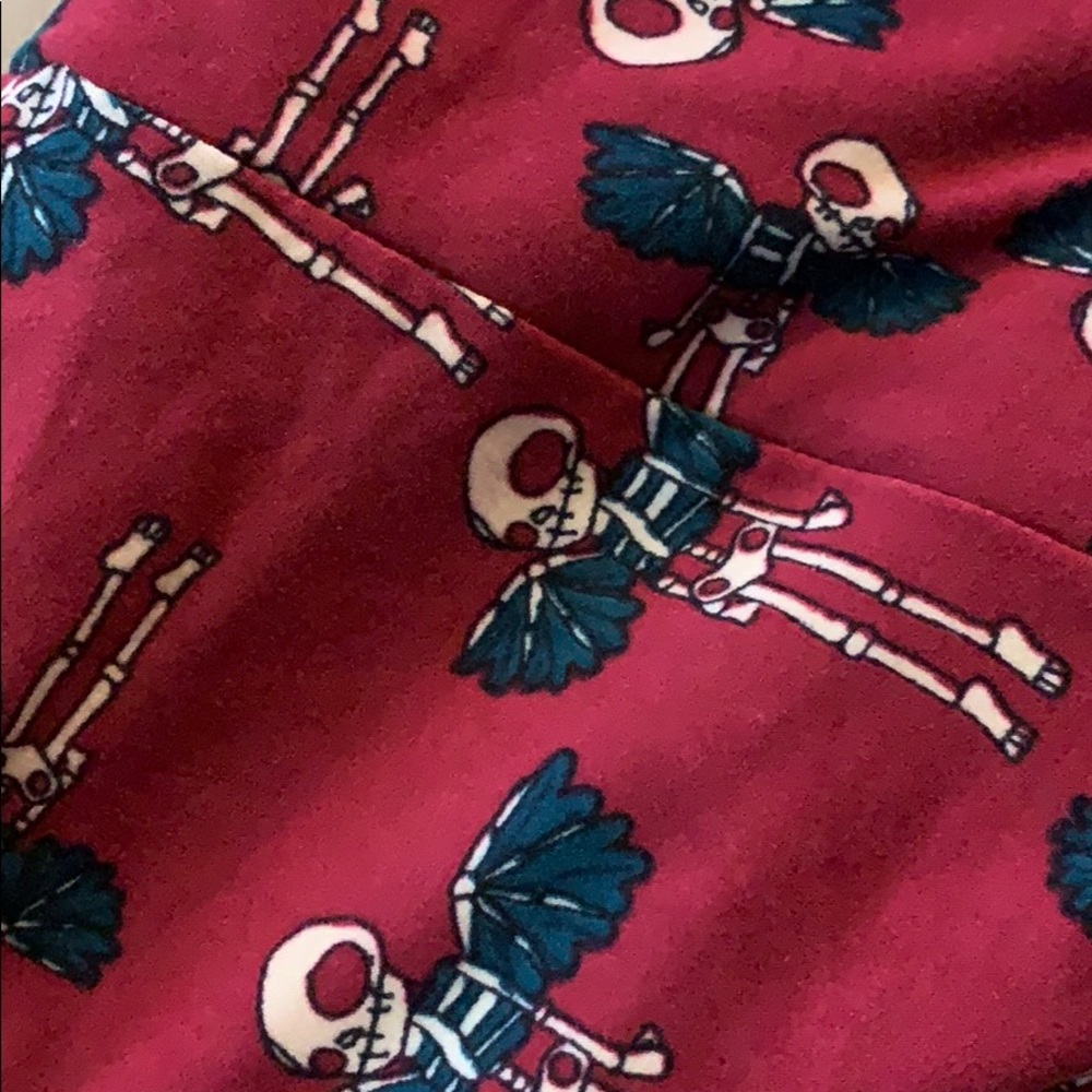 NWOT Lularoe skull leggings